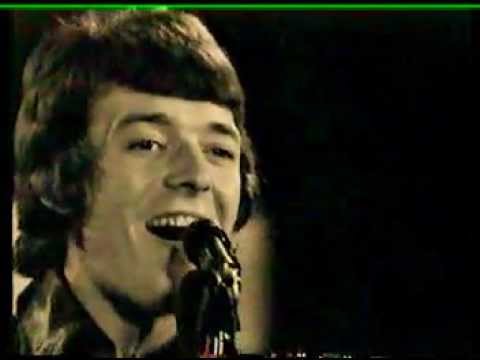 The Hollies - Bus Stop (1966 Live)